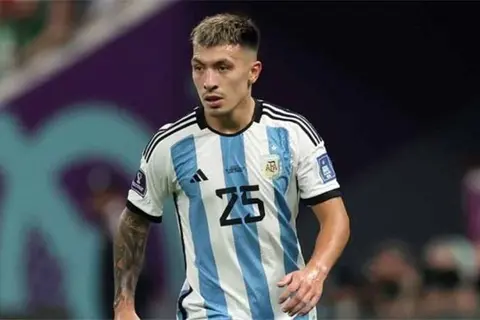 قبل مباراة سويسرا.. مارتينيز: حكام كأس العالم يقدمون أداءً ممتازًا 